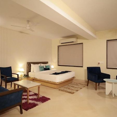 Meritas Seawind Beach Resort, Srīvardhan מראה חיצוני תמונה