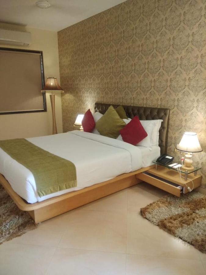 Meritas Seawind Beach Resort, Srīvardhan מראה חיצוני תמונה
