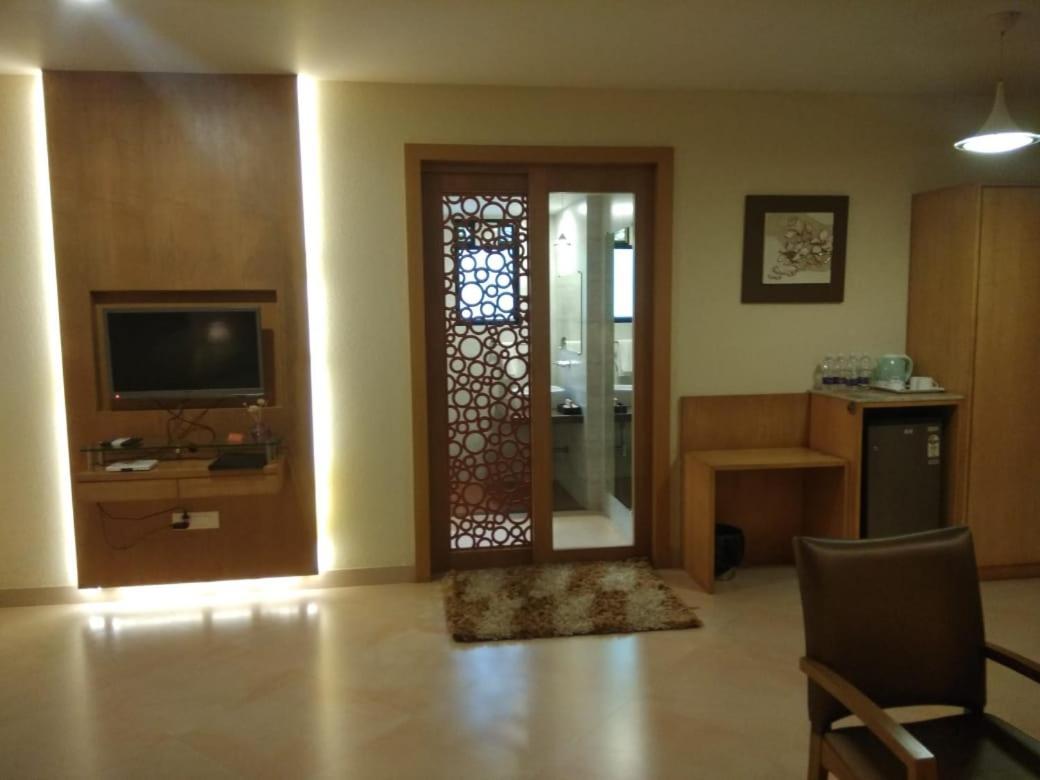 Meritas Seawind Beach Resort, Srīvardhan מראה חיצוני תמונה