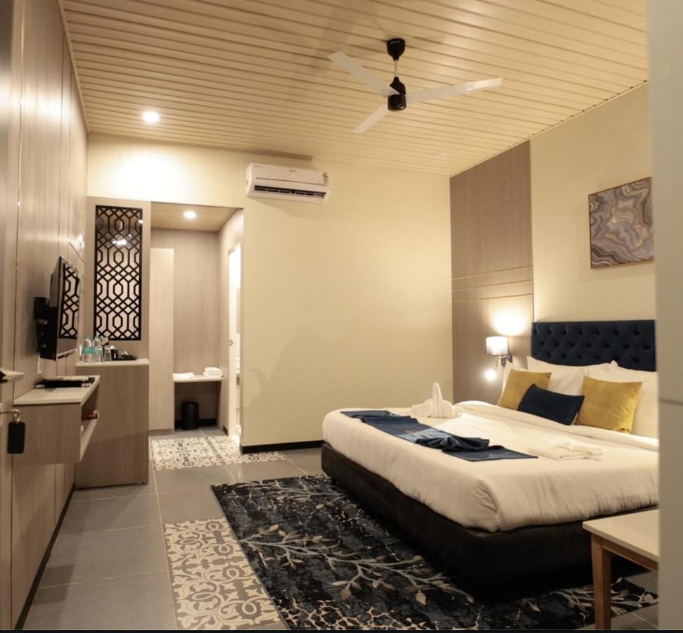 Meritas Seawind Beach Resort, Srīvardhan מראה חיצוני תמונה