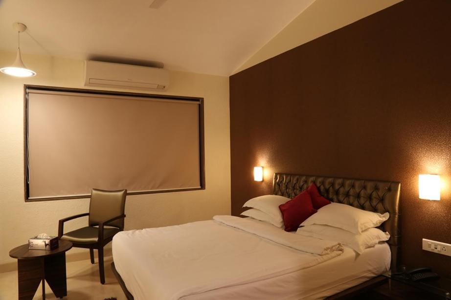 Meritas Seawind Beach Resort, Srīvardhan מראה חיצוני תמונה